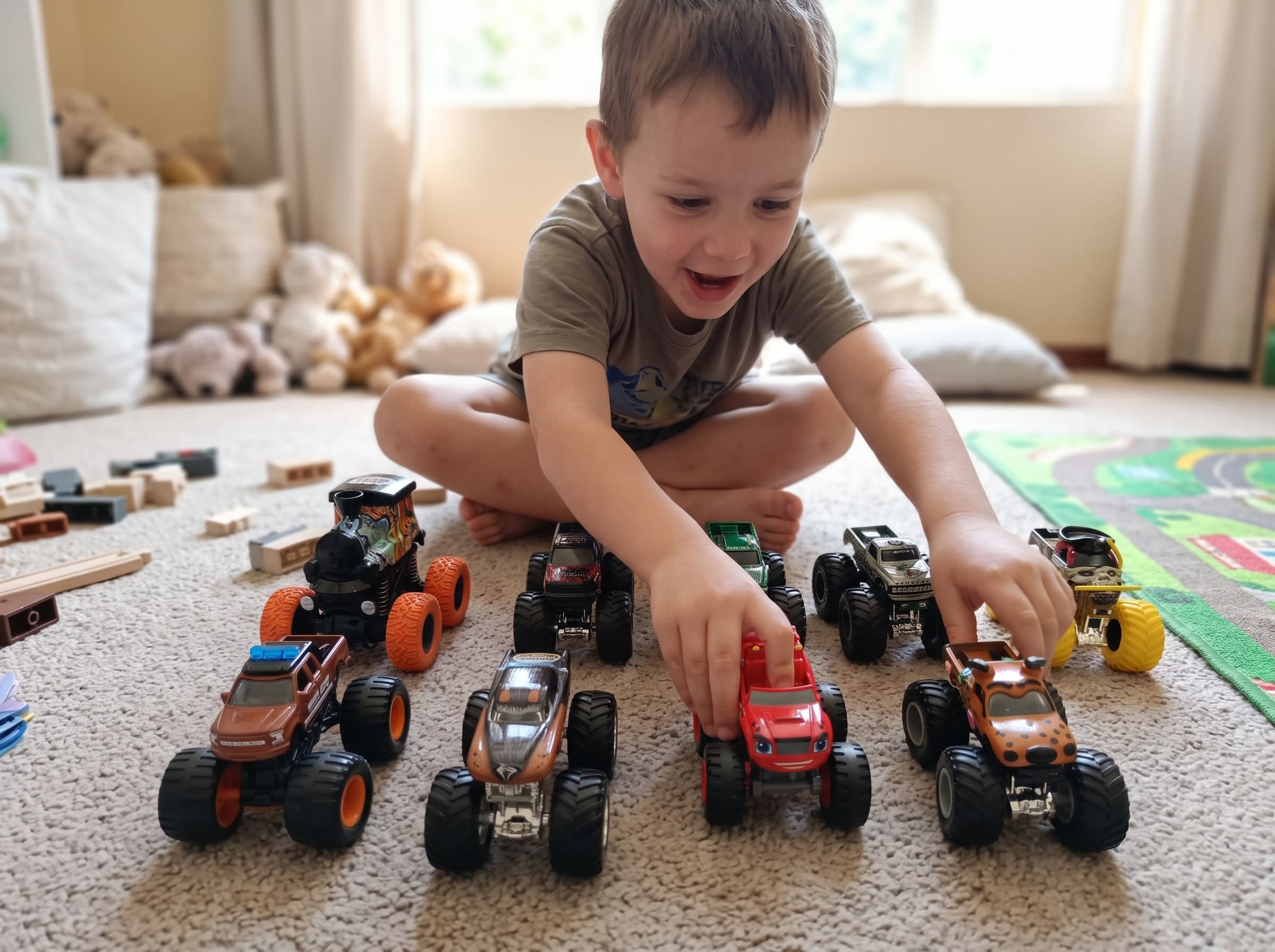 Pre-loved Monster Truck Bundle – 9 Die-Cast Trucks incl. Hot Wheels & Blaze